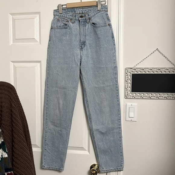 Vintage High Rise Levi Jeans - Picture 1 of 4